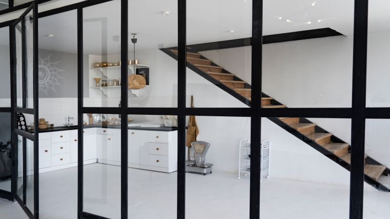 How Oversized Glass Walls Are Installed Without Damage